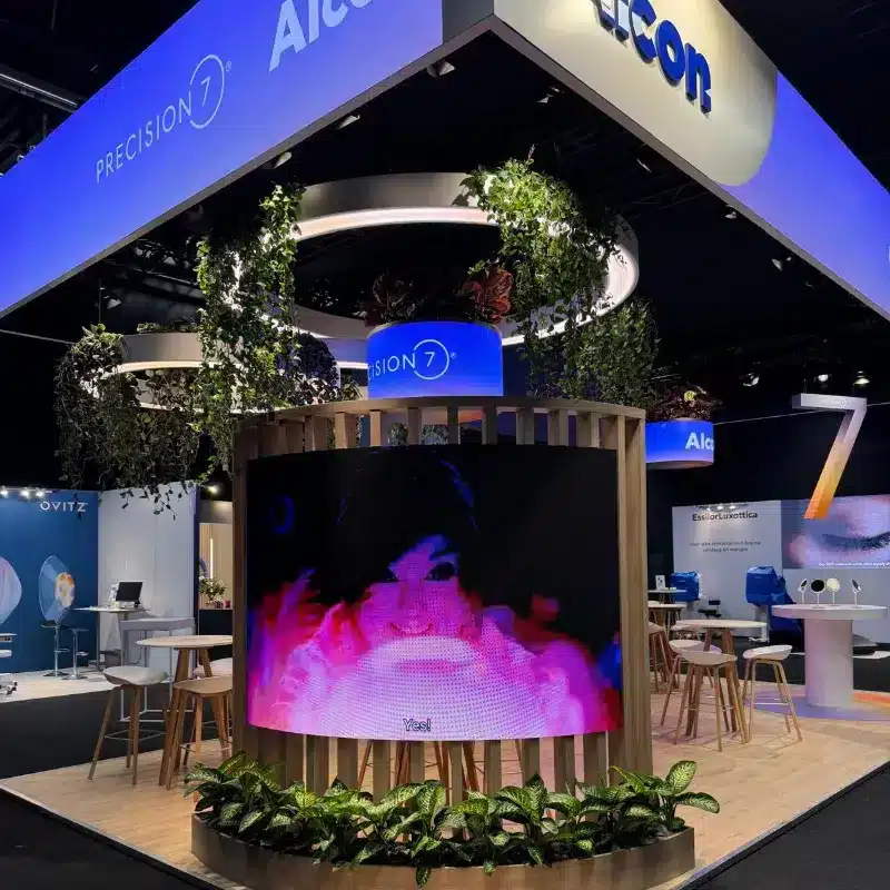 curved-ledwall-exhibition-stand-Alcon-event-facilities